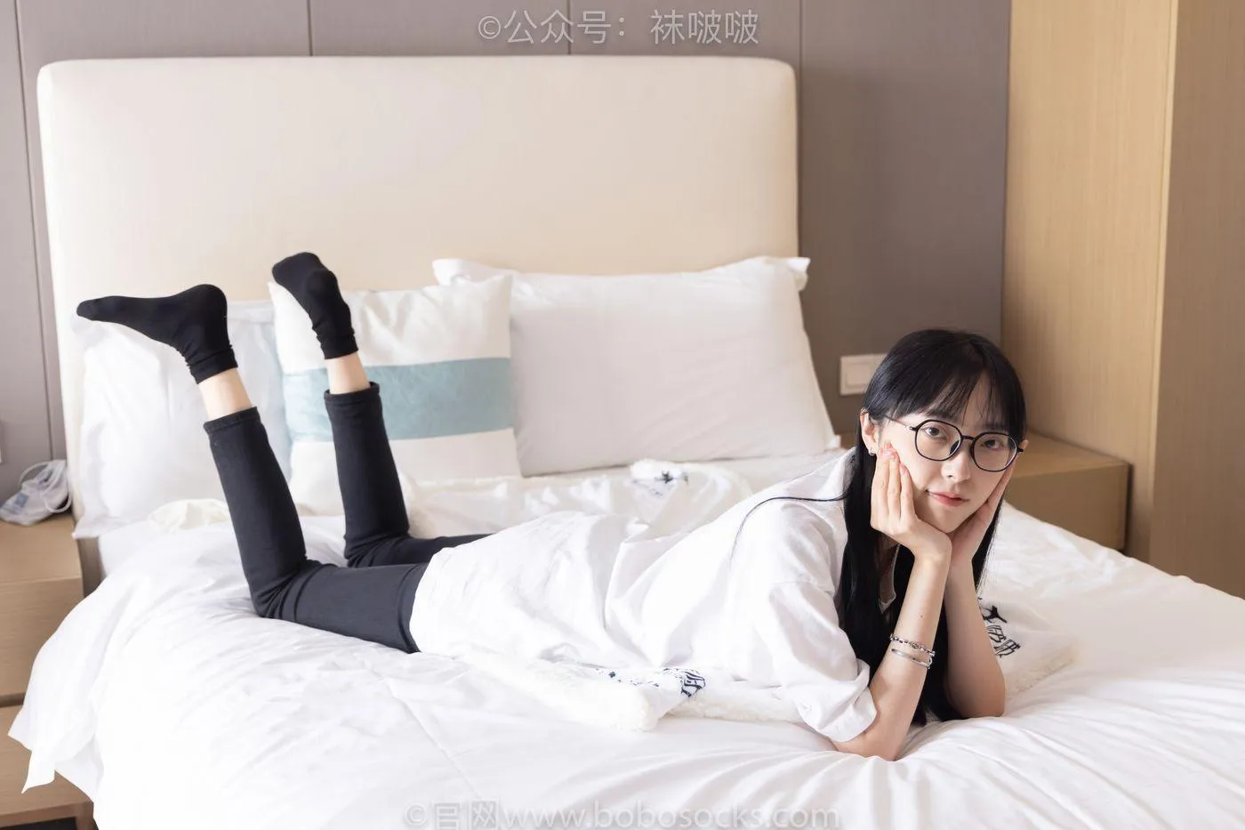 [BoBoSocks袜啵啵]NO.055 稚予-斯凯奇运动鞋、白棉袜、黑棉袜 [139P]插图1